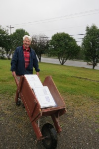 Leo Fitzpatrick hauling tapes to my car before our museum visit (Sept 8, 2016; Photo by Glenn Patterson)